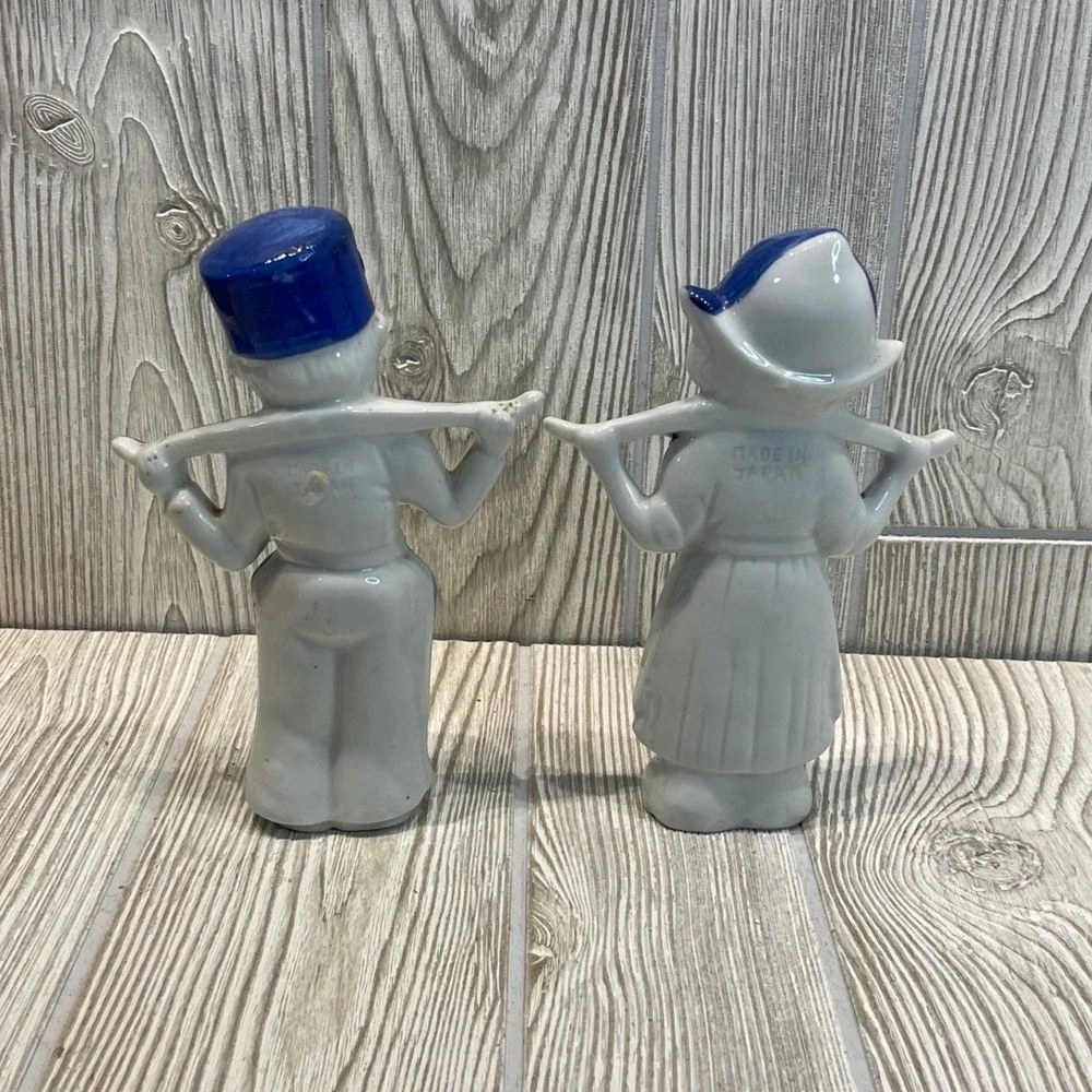 Unbranded vintage pair